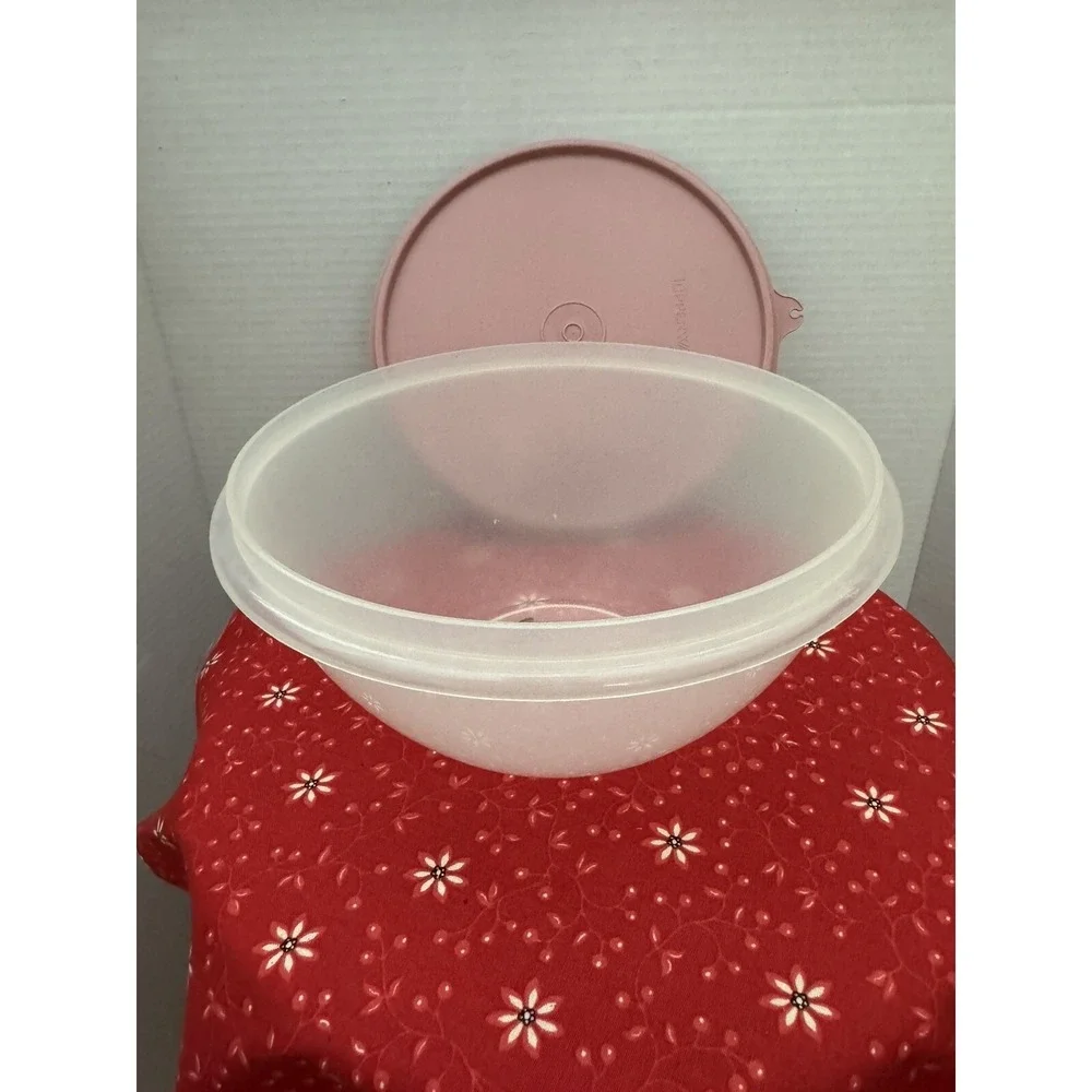 Tupperware Frosted Clear Pink Lid Mixing Storage Bowl Snowflake Pattern 7.5 Inch